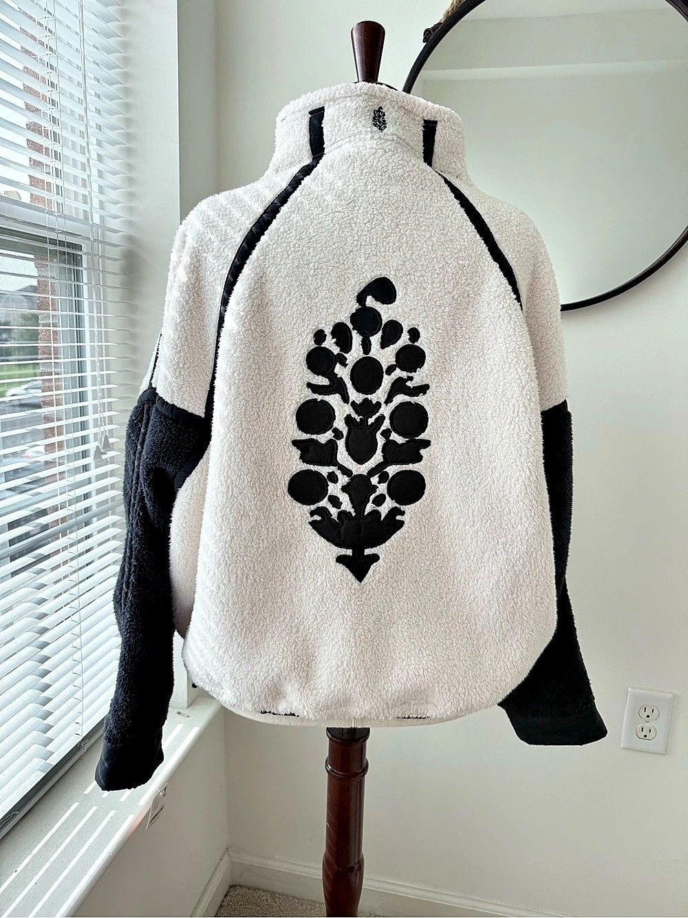 FP Movement Hit the Slopes Pullover Fleece Pullover White & Black Size Large
